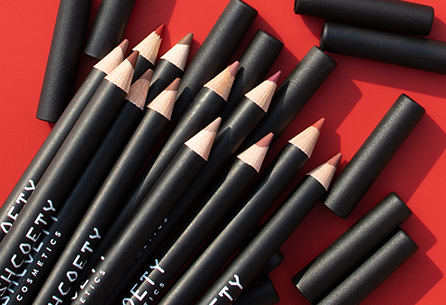 The Rise of Waterproof Clear Lip Liner: A Game-Changer in Lip Makeup
